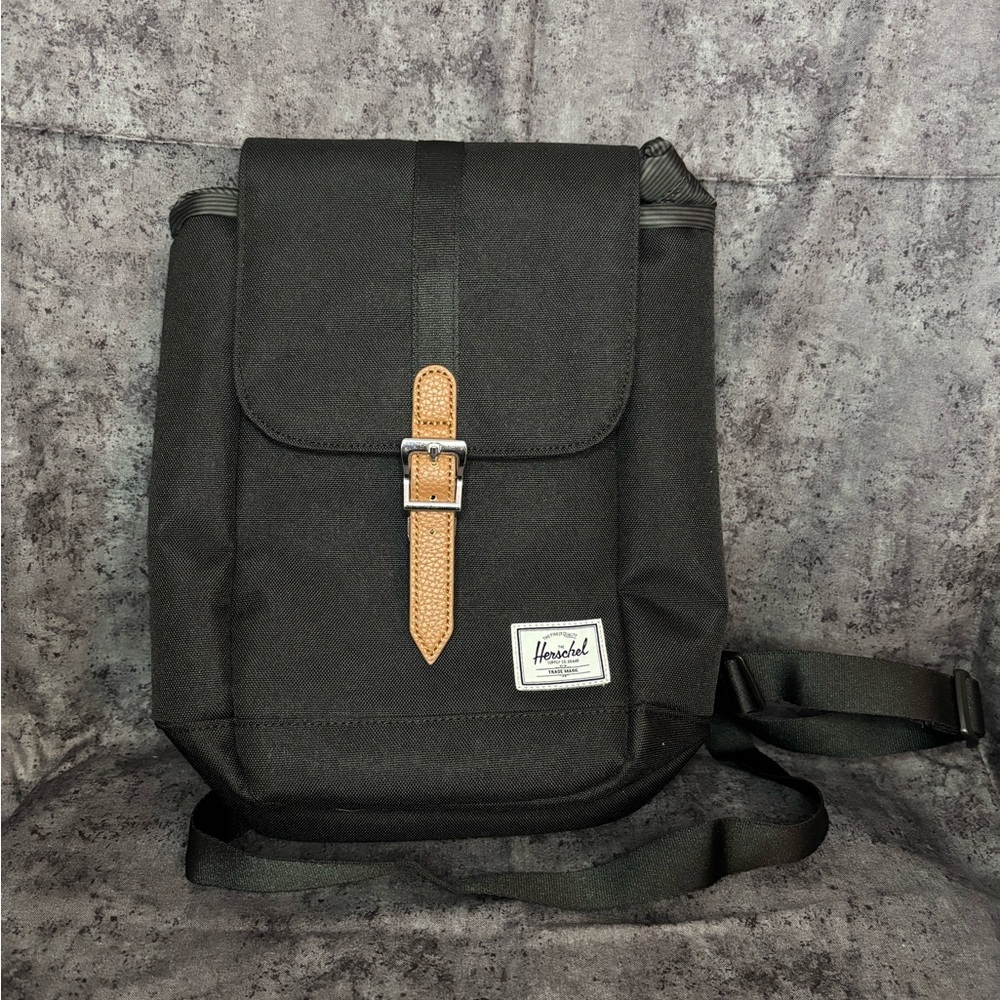 Herschel Retreat Sling Bag NWOT
